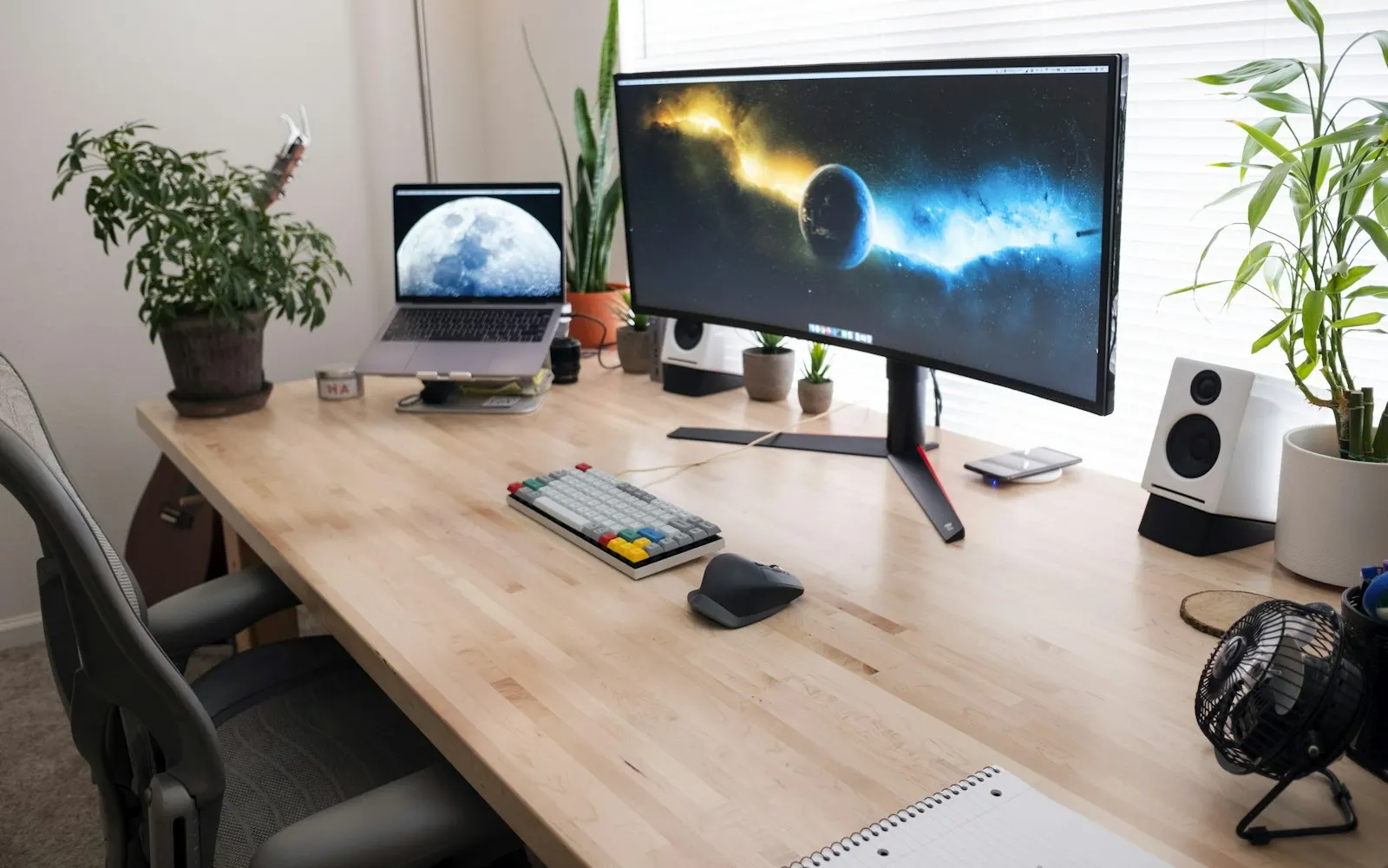 LG monitor desk setup — serviced by Mount Vernon Computers