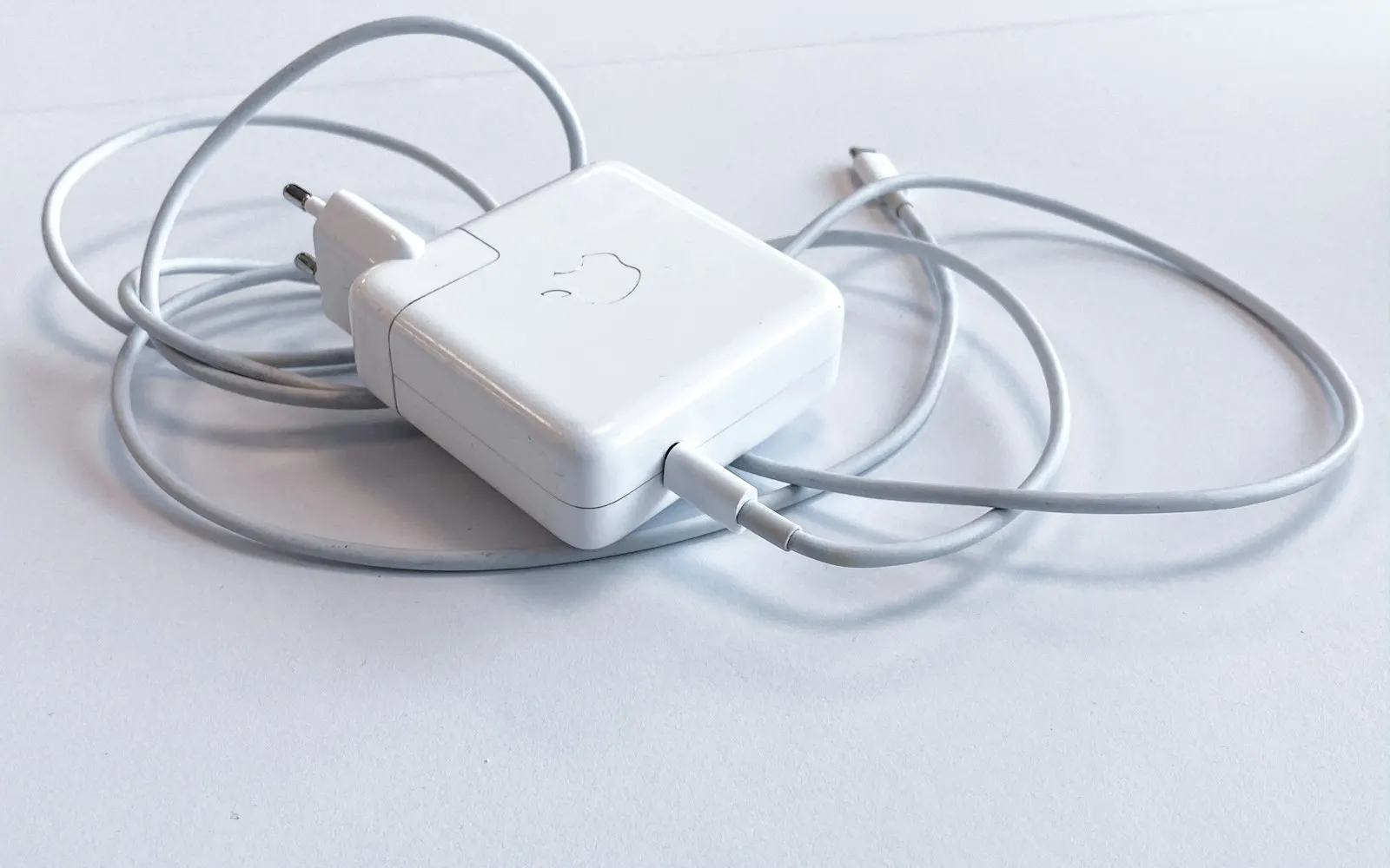 Laptop power adapter and charging cable